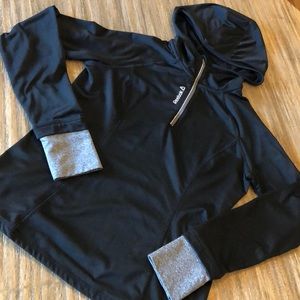 🎈🎊final sale🎊🎈Reebok hooded work out top